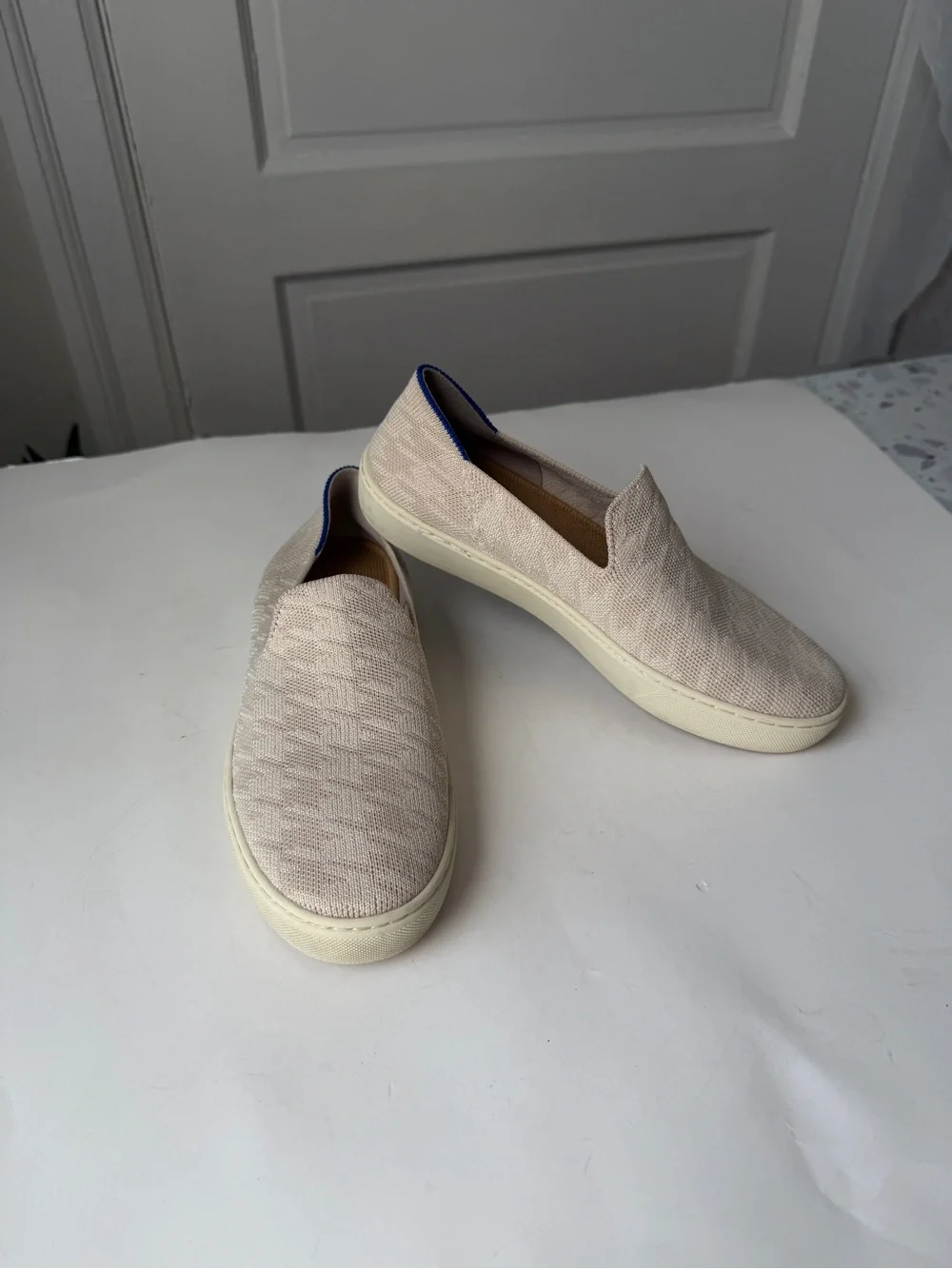 Rothy’s Ivory Houndstooth Slip On Sneaker Shoes Classic Blue Heel Casual Sz 7